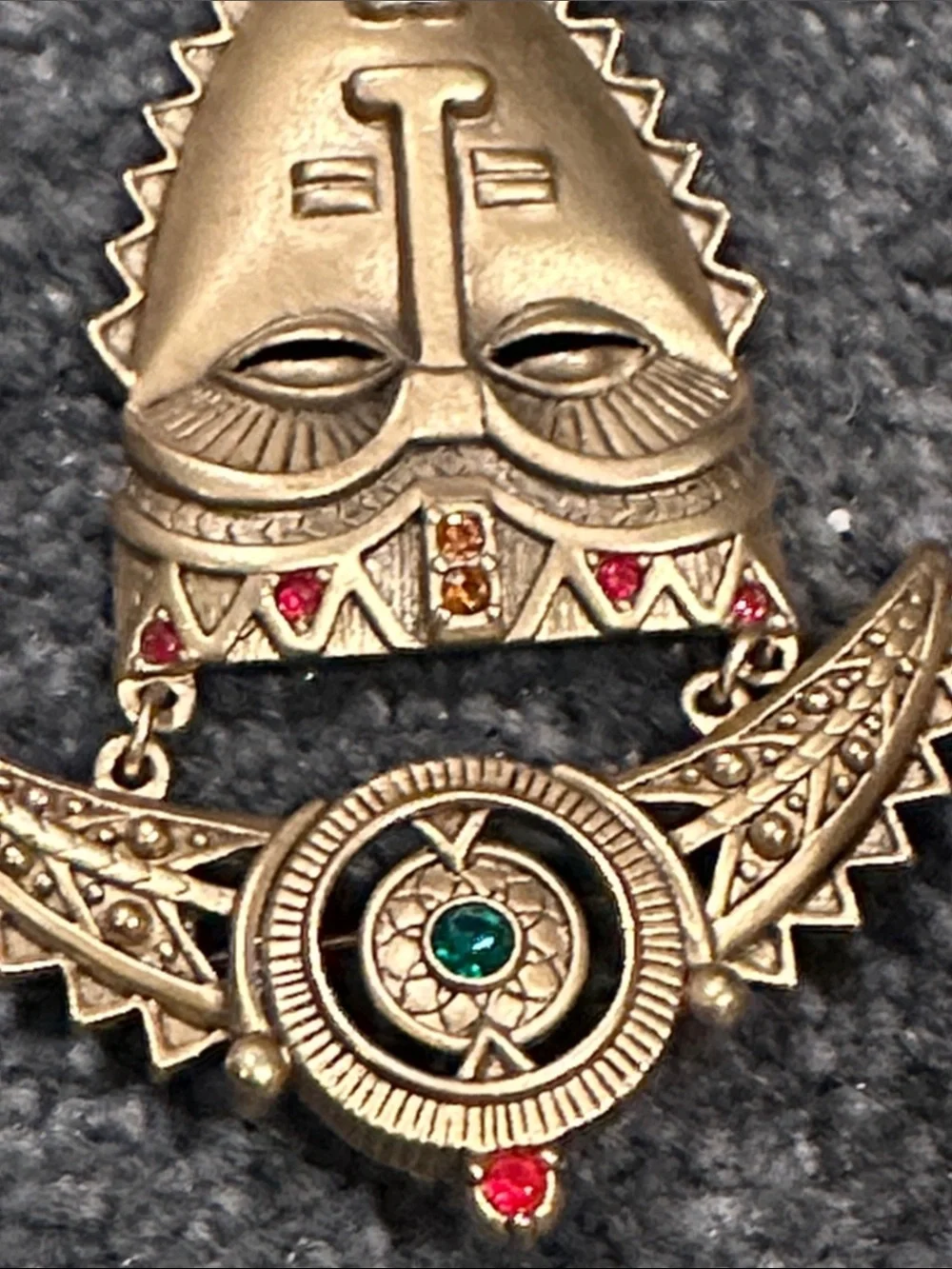 Avon Vintage Mask Pin Brooch Tribal Aztec Dangle Antiqued Brushed Gold 80s